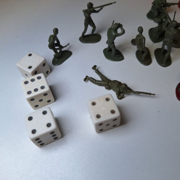 Secrecy Board Game Replacement Pieces Dice Army Tokens Vintage 1965 Soldiers - Picture 3 of 7
